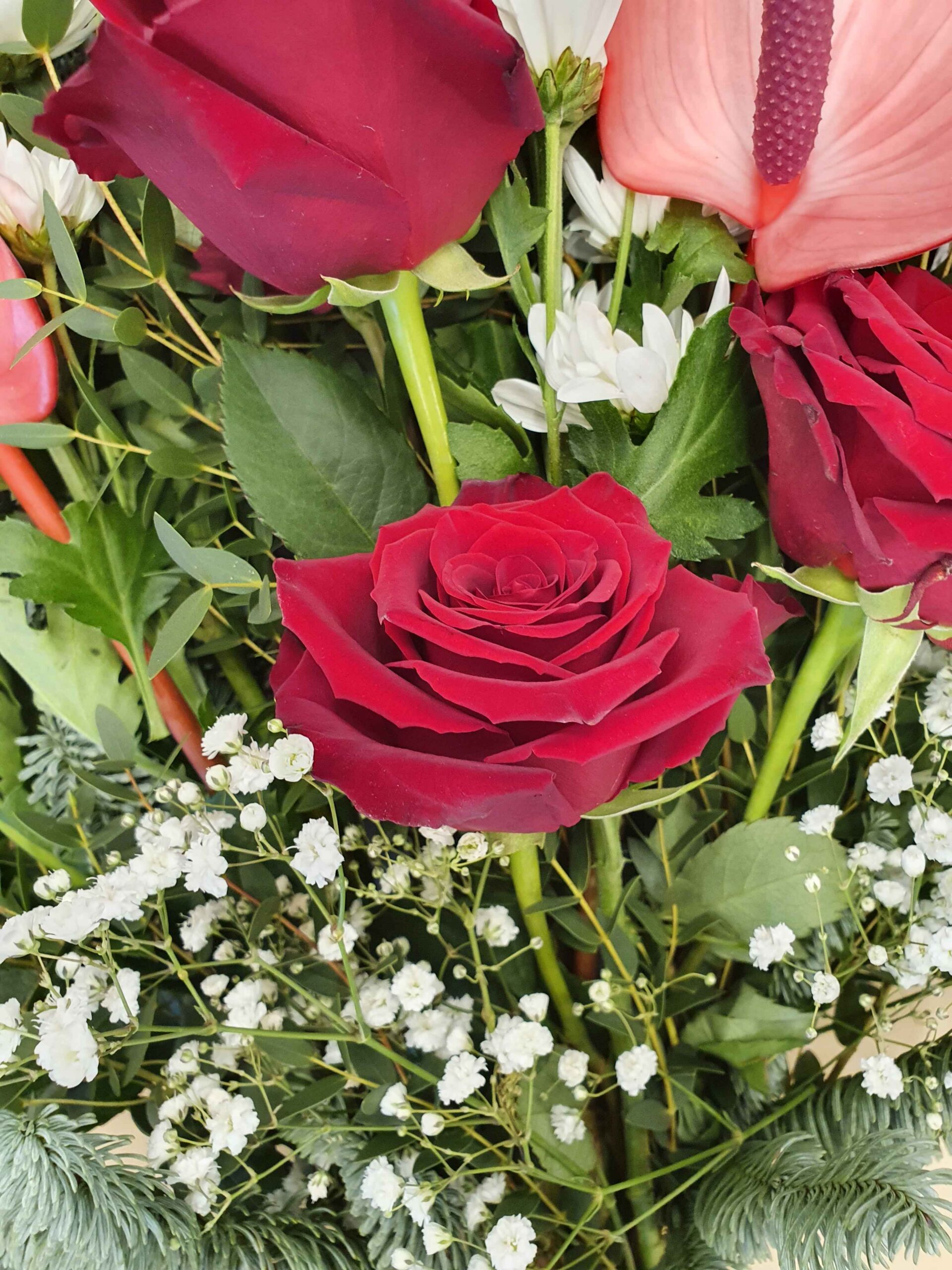 Mazzo funebre tonalità rosso rosa bianco - immagine 2